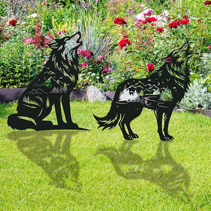 Wolf Metal Garden Stakes Yard Decor, 2PCS Black Wolf Silhouette Statues Garden Decorative Gifts for Yard Art, Patio, Outside, Lawn Ornaments, Yard Art
