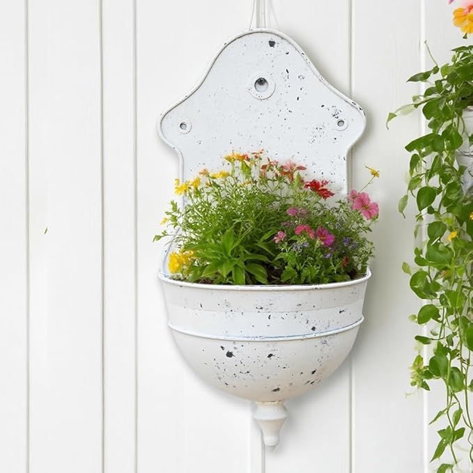 Vintage Rustic Wall Planter Distressed Decor Iron Hanging Plant Basket Shabby Metal Wall Mounted Flower Holder Pot Stand for Indoor Outdoor Home Balcony Patio Farmhouse Garden Decorative White