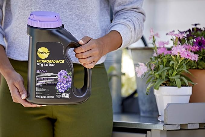 Miracle-Gro Performance Organics Blooms Plant Nutrition Granules - Plant Food with Natural & Organic Ingredients, for Flowering Plants, 2.5 lbs.
