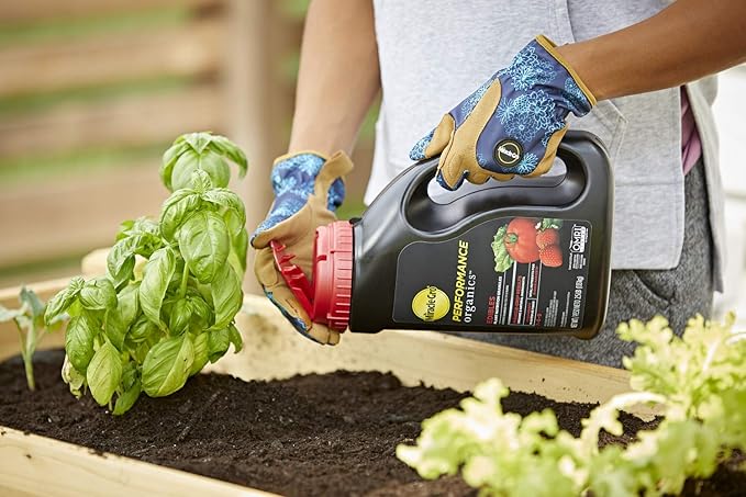 Miracle-Gro Performance Organics Edibles Plant Nutrition Granules - Plant Food with Natural & Organic Ingredients, for Tomatoes, Vegetables, Herbs and Fruits, 2.5 lbs. (Pack of 6)