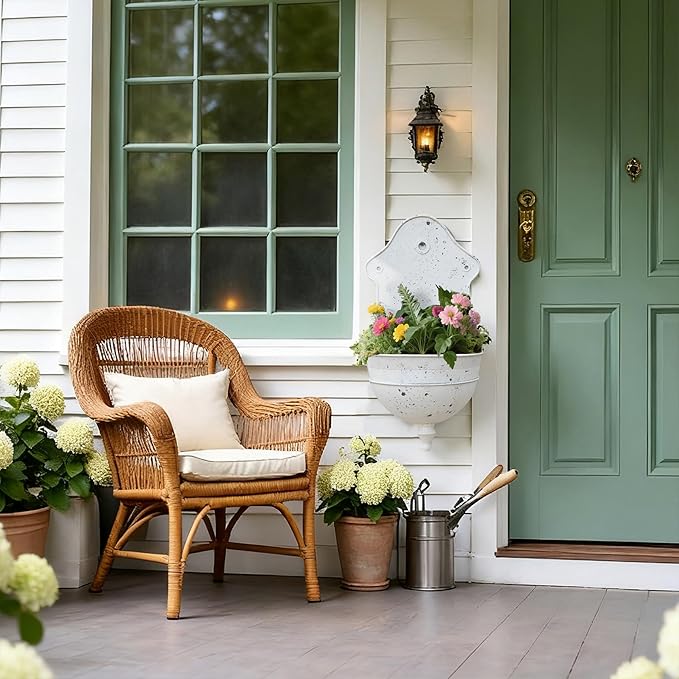 Rustic Metal Wall Planter Distressed Decor Wall Mounted Flower Pot Vintage Hanging Plant Holder for Outdoor Indoor Garden Home Balcony Patio Farmhouse Decorative (White)