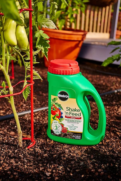 Miracle-Gro Shake 'N Feed Tomato, Fruit & Vegetable Plant Food, Plant Fertilizer, 4.5 lbs. (6-Pack)