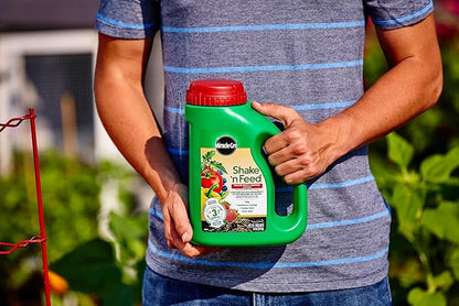 Miracle-Gro Shake 'N Feed Tomato, Fruit & Vegetable Plant Food, Plant Fertilizer, 4.5 lbs. (6-Pack)