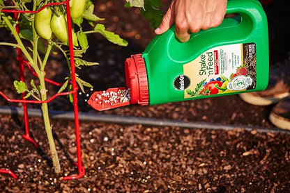 Miracle-Gro Shake 'N Feed Tomato, Fruit & Vegetable Plant Food, Plant Fertilizer, 4.5 lbs. (6-Pack)