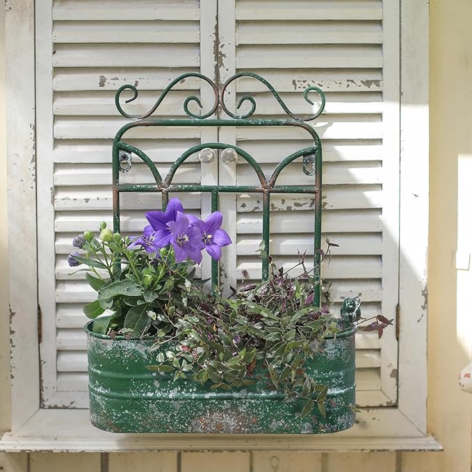Vintage Rustic Wall Planter Distressed Green Decor Metal Hanging Plant Basket Shabby Iron Wall Mounted Flower Holder Pot Stand for Indoor Outdoor Home Balcony Patio Farmhouse Garden Decorative