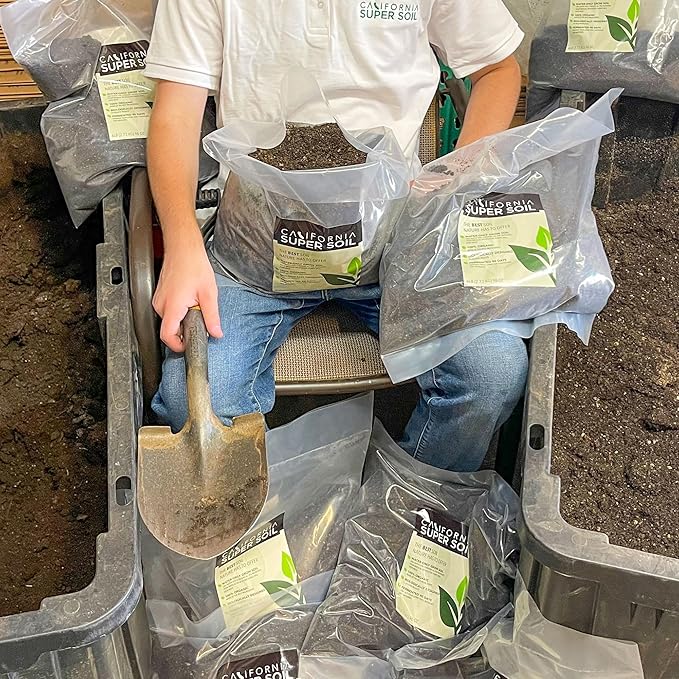 California Super Soil Premium 100% Organic Super Soil - 18+ Nutrient Blend - Living Soil Technology - Potting and Garden Soil for Indoor Grow Kit - 12Lbs Bag - Grows 4 Plants