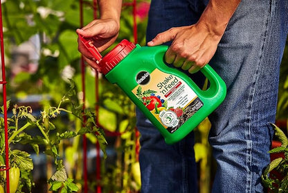 Miracle-Gro Shake 'N Feed Tomato, Fruit & Vegetable Plant Food, Plant Fertilizer, 4.5 lbs. (6-Pack)