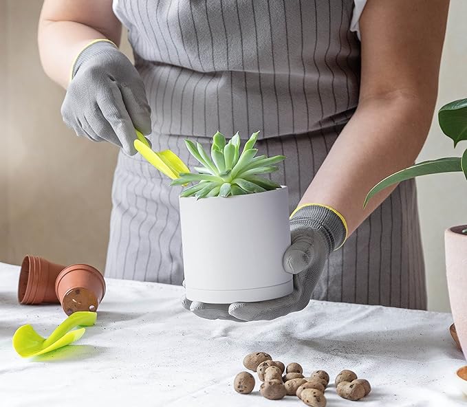 D'vine Dev Pack of 20 Plastic Plant Pots (4 Set of 2 Inch, 2.5 Inch, 3 Inch, 3.5 Inch, 4 Inch) Small Garden Planter Pots for Plant with Drainage Holes and Saucers, White, 74-U-A