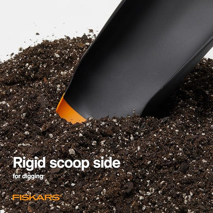 Fiskars Planting Soil Scoop and Brush Set Garden Tool for Indoor Gardening, Mess Control for Transplanting and Repotting, Made with Recycled Plastic